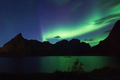 Polarlicht strahlt über Norwegen