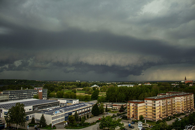 Unwetterfront auf Ostkurs