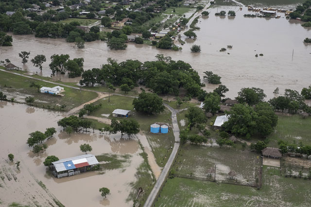 Flutwellen und Tornados in Texas